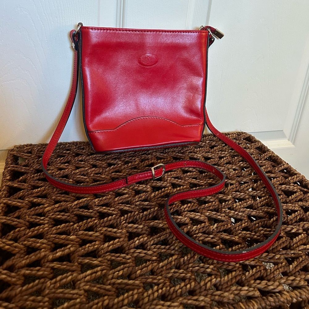 Pointe Vecchio red leather crossbody